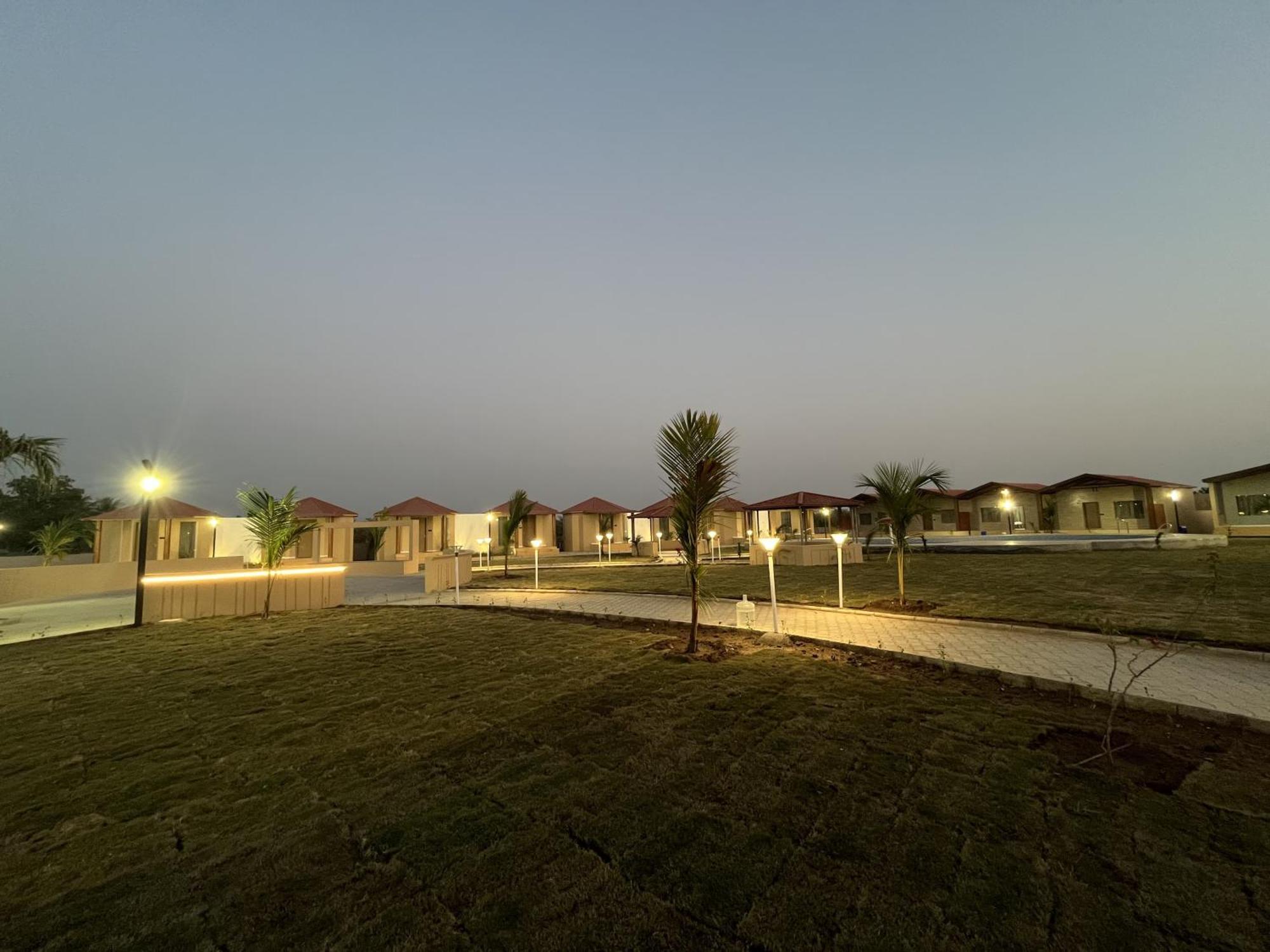 Shree Jalaram Resort Kodae ภายนอก รูปภาพ